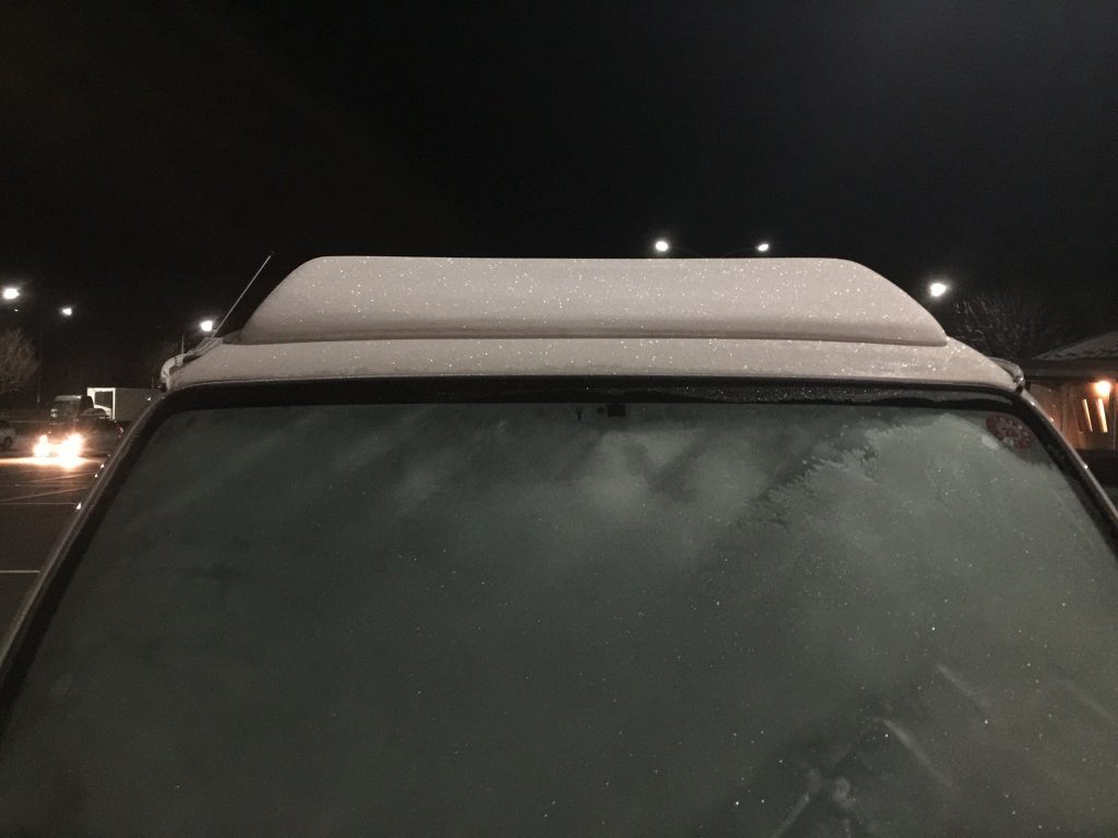 車に降りた霜