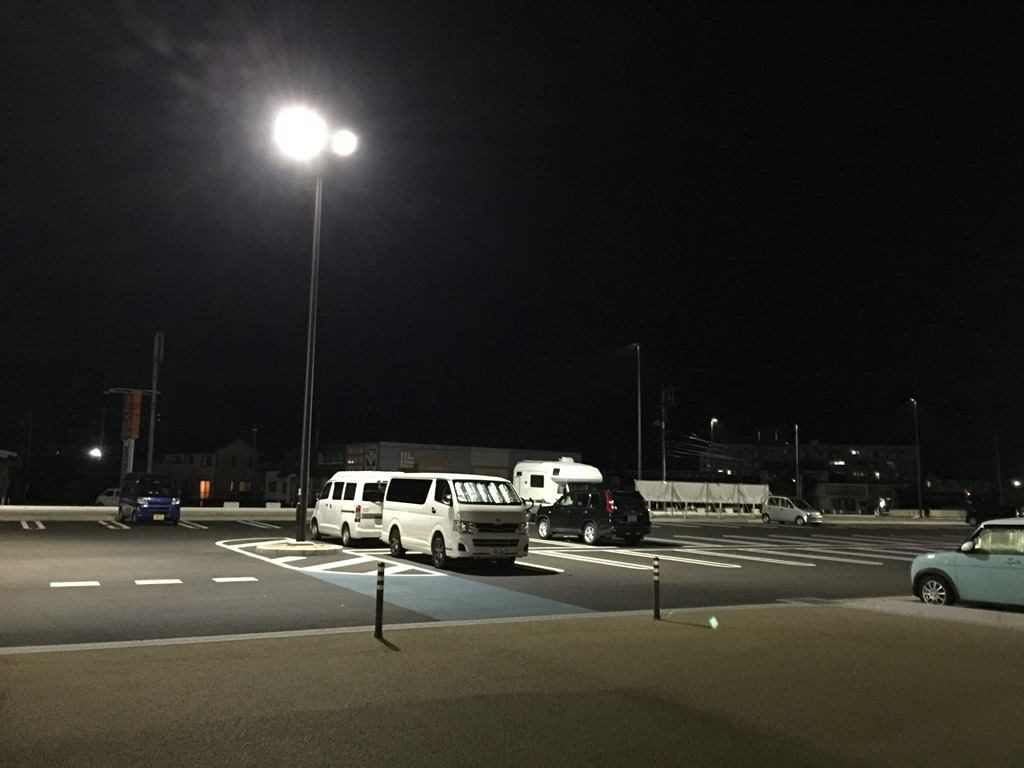 夜の駐車場