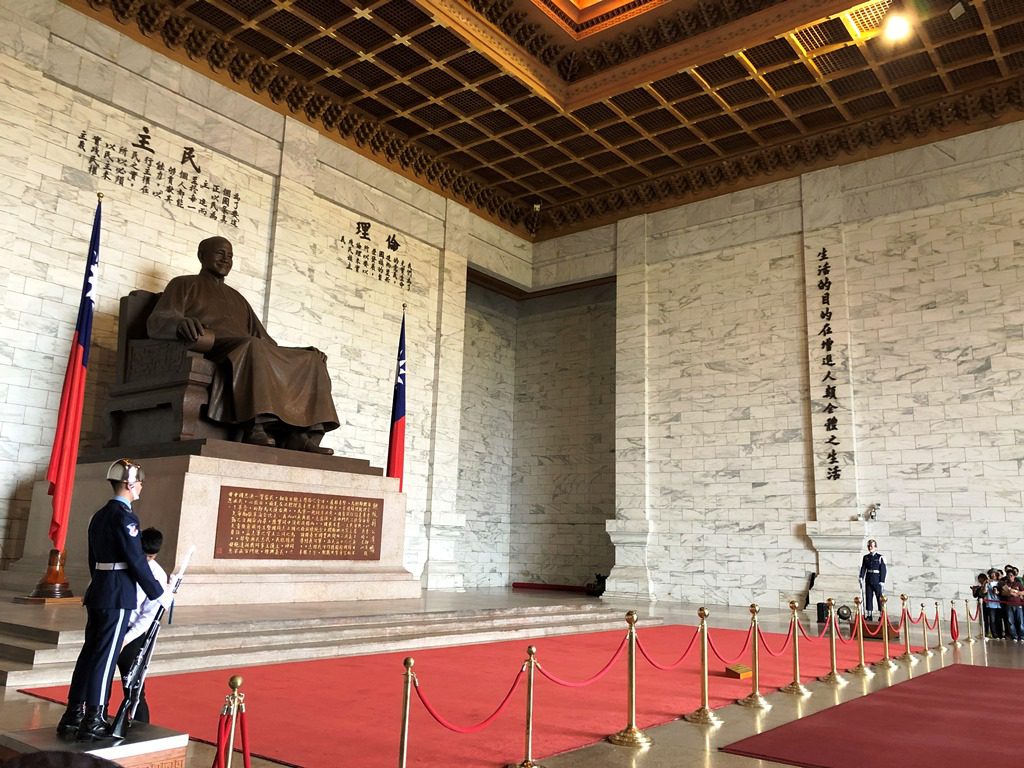 中正紀念堂　蒋介石像